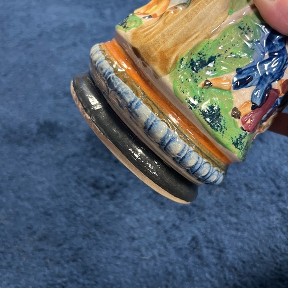 Antique French Pattern Castle courtyard scenes Pitcher with 2 mugs - Picture 6 of 8